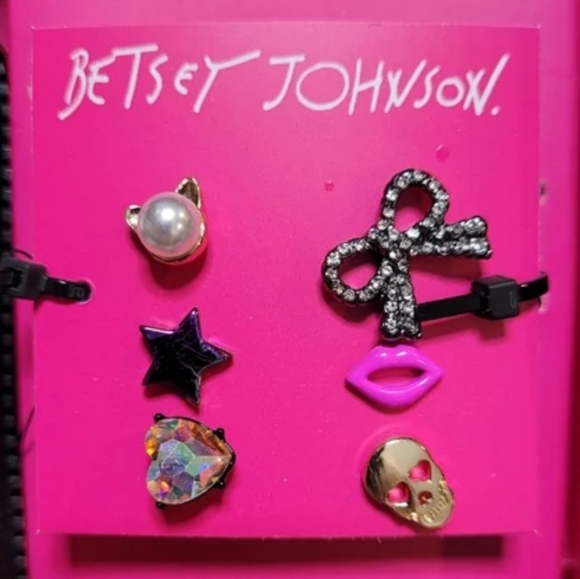 Betsey Johnson RARE Skull Wallet & 6pc Earring Set NWT/NIB - Picture 4 of 6